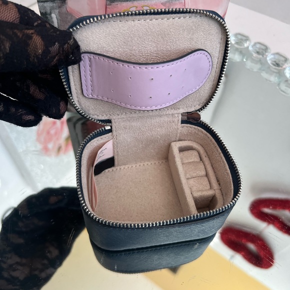 Kate Spade NWOT Navy Blue with Floral Accent jewelry box - Picture 5 of 8